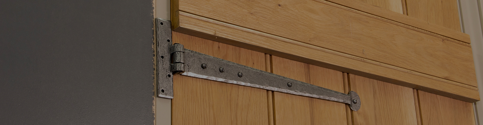 strap hinges banner